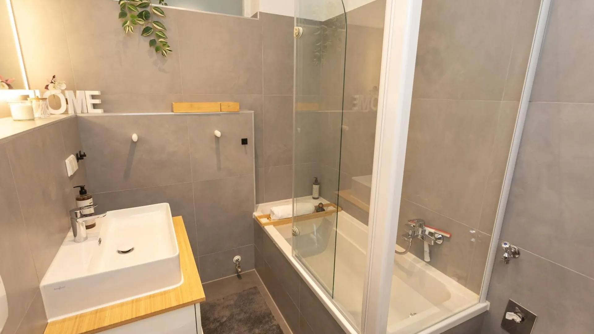 City-Appartment Im Bachhviertel Λειψία